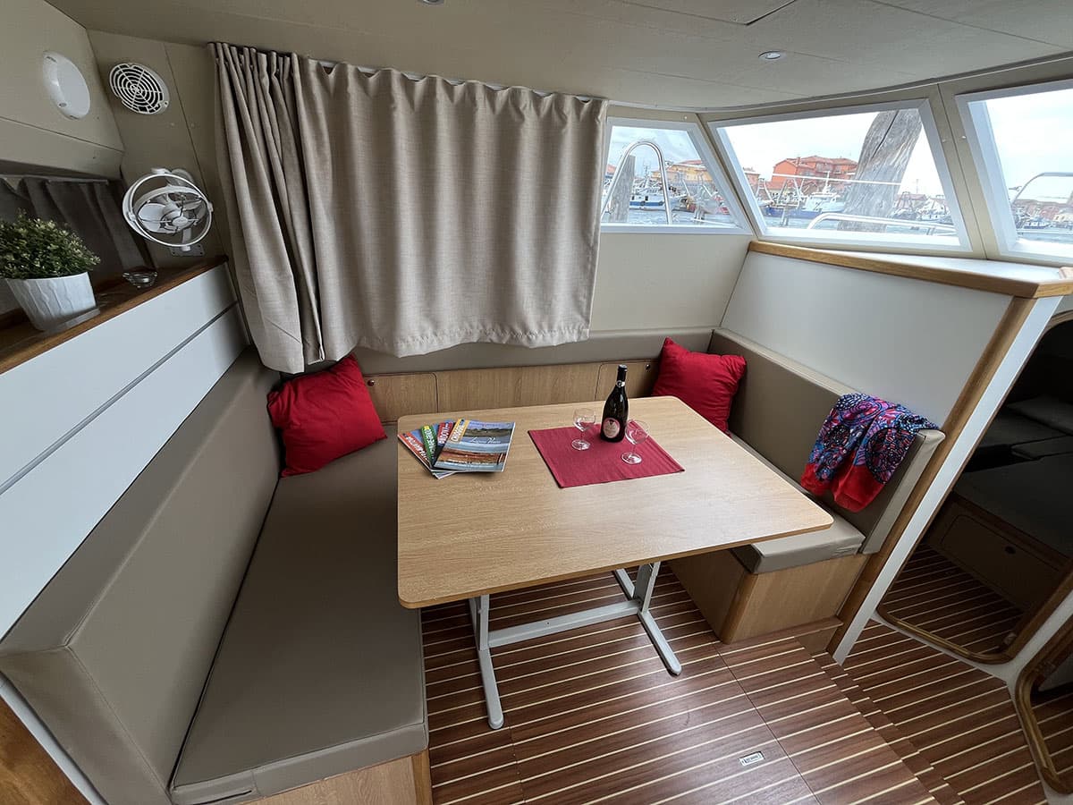 Houseboat Tip Top Plus salone