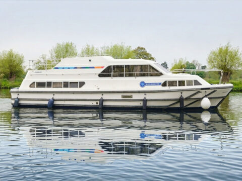 Houseboat Crusader in navigazione